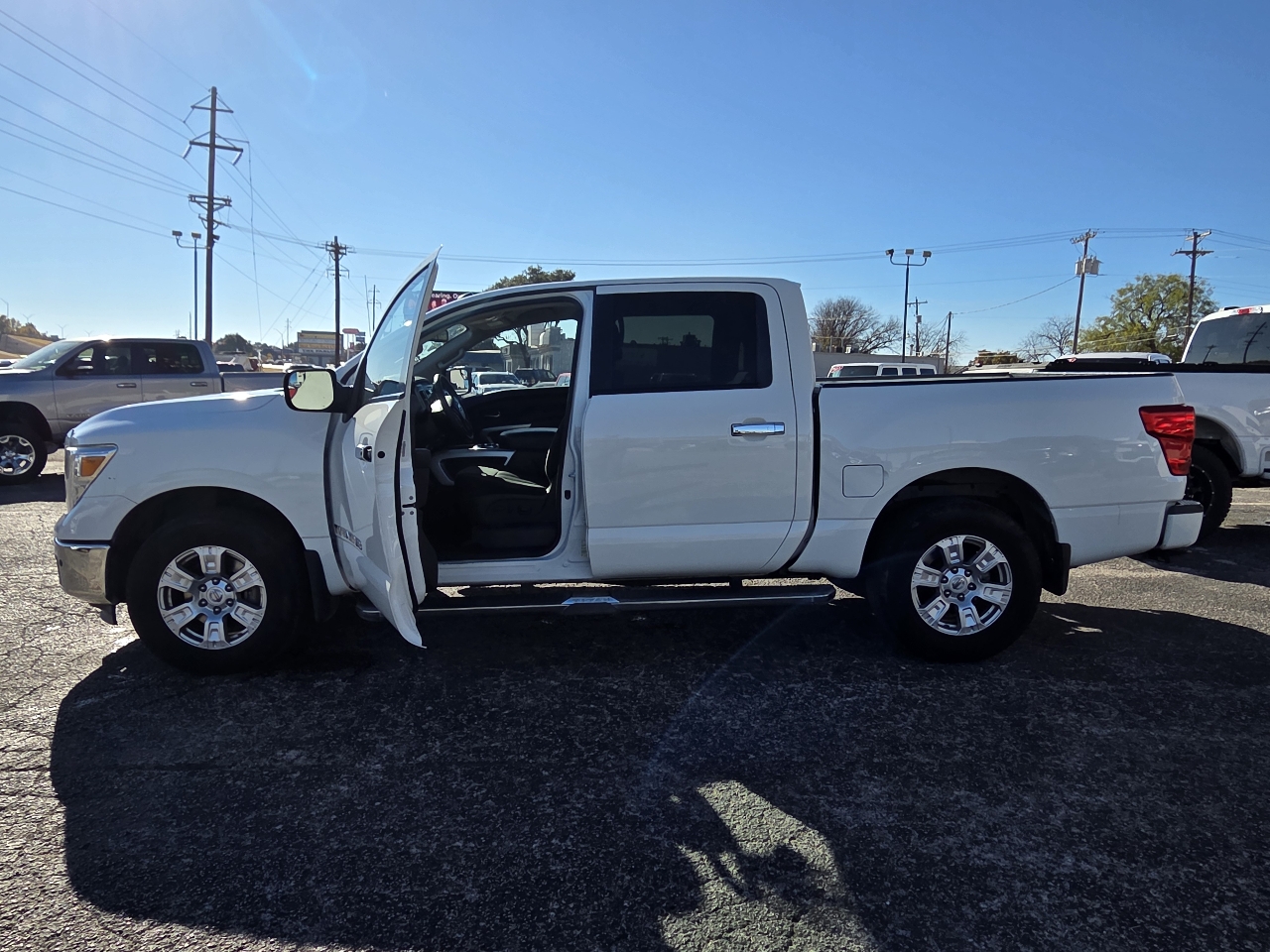 Nissan Titan 4x4 Crew Cab SV 2019