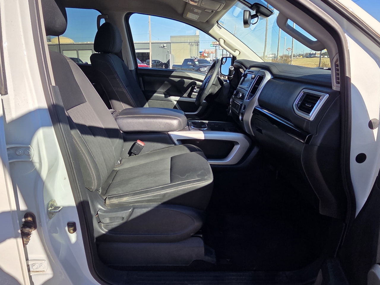 Nissan Titan 4x4 Crew Cab SV 2019