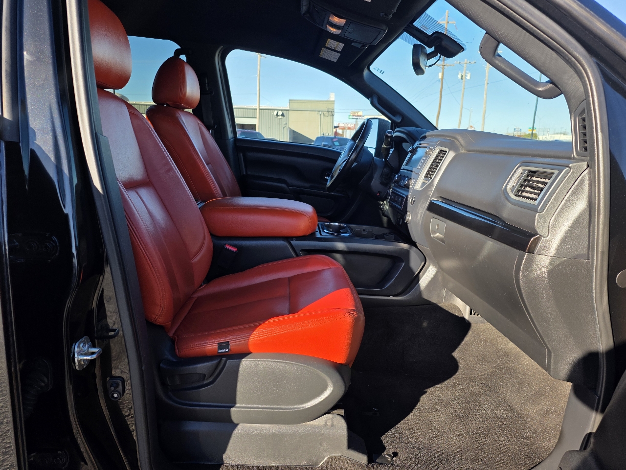 Nissan Titan 4x4 Crew Cab Platinum Reserve 2019