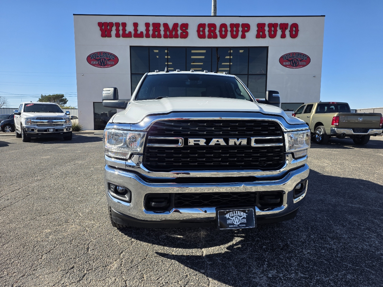 RAM 3500 Big Horn 4x4 Crew Cab 8' Box 2024