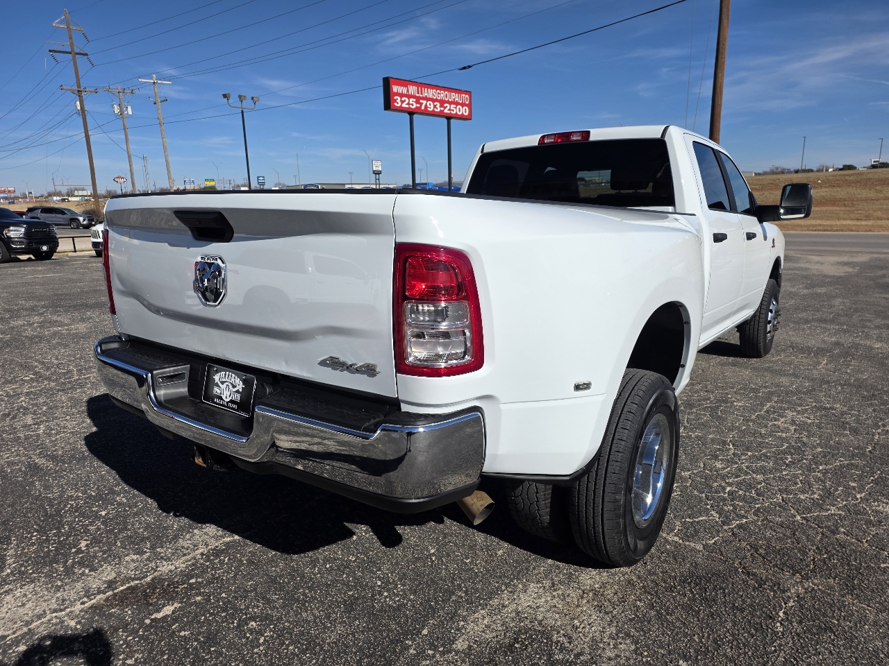 RAM 3500 Big Horn 4x4 Crew Cab 8' Box 2024