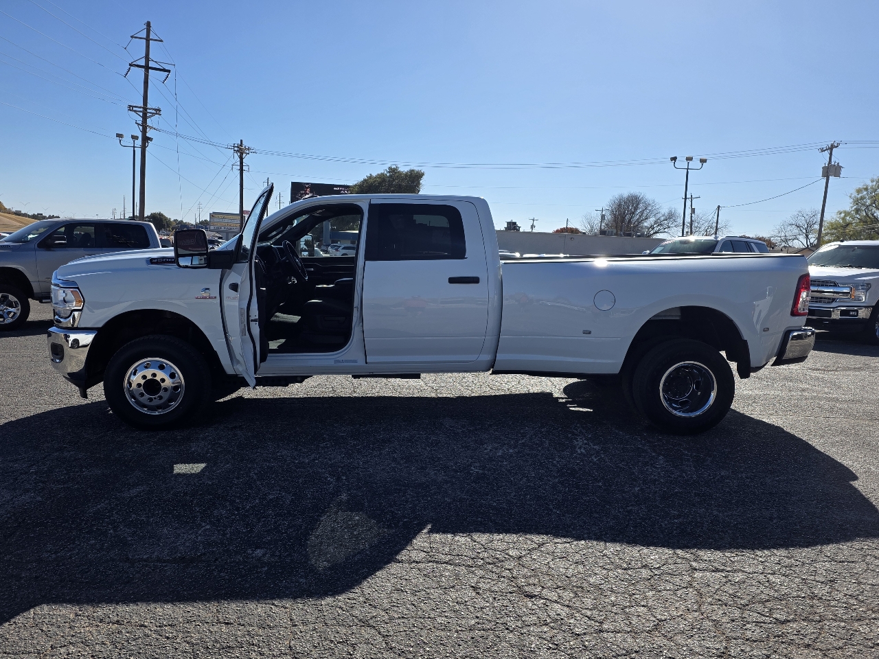 RAM 3500 Big Horn 4x4 Crew Cab 8' Box 2024