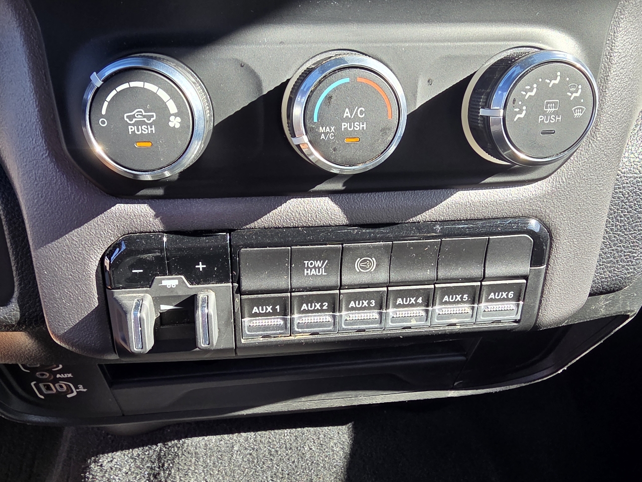 RAM 3500 Big Horn 4x4 Crew Cab 8' Box 2024