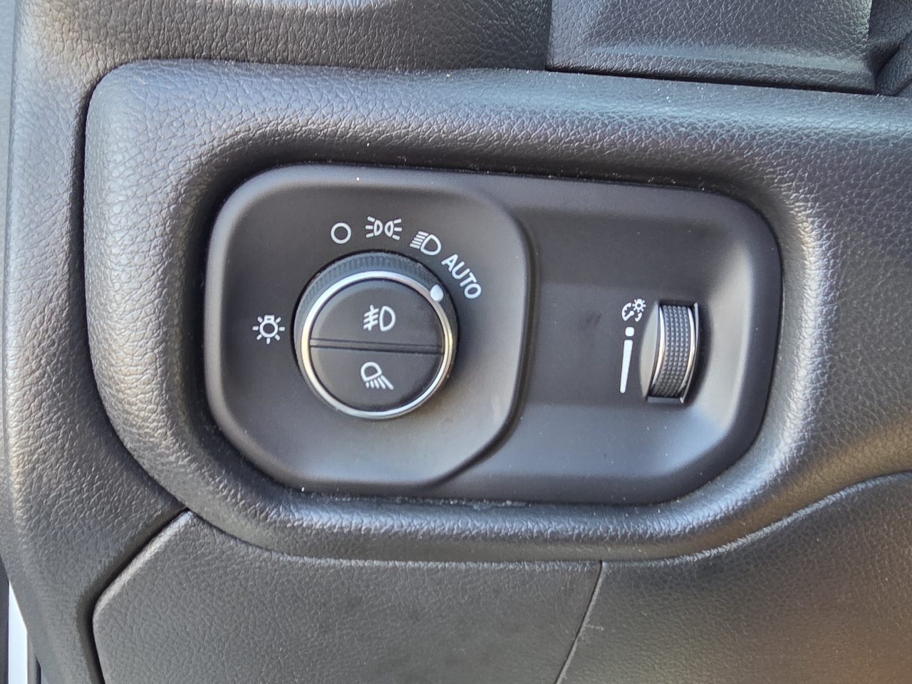 RAM 3500 Big Horn 4x4 Crew Cab 8' Box 2024