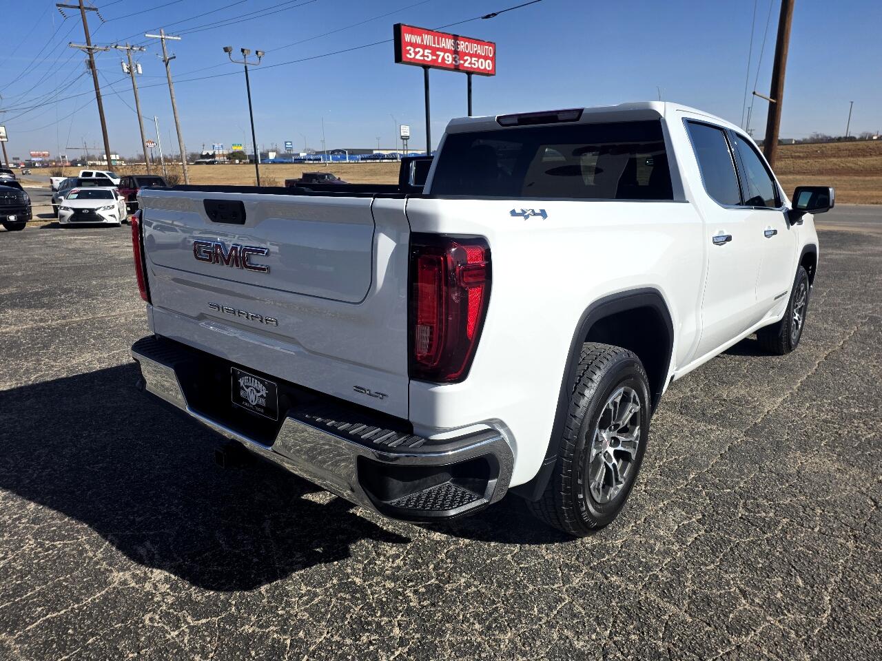 GMC Sierra 1500 4WD Crew Cab 147" SLT 2024