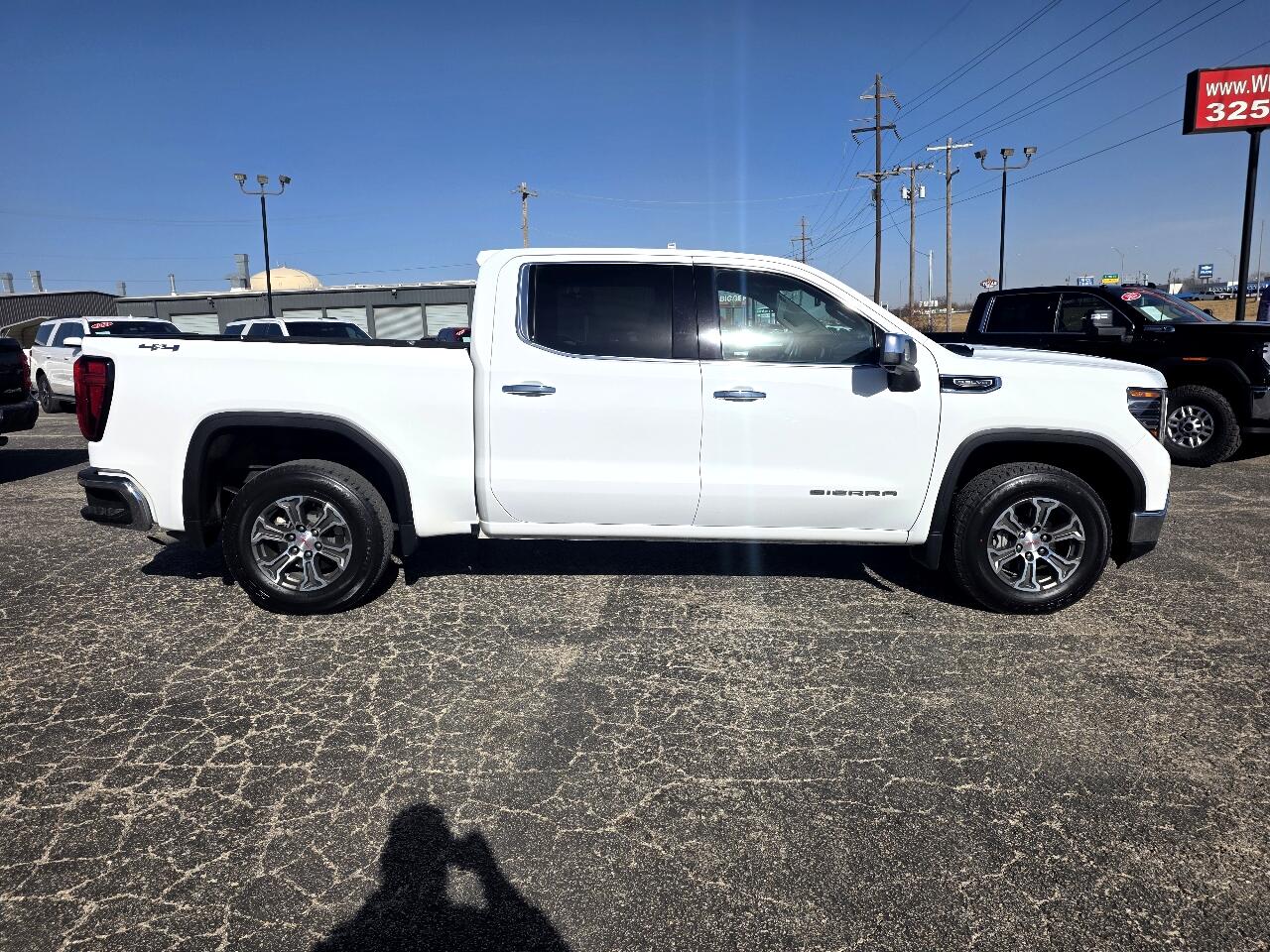 GMC Sierra 1500 4WD Crew Cab 147" SLT 2024