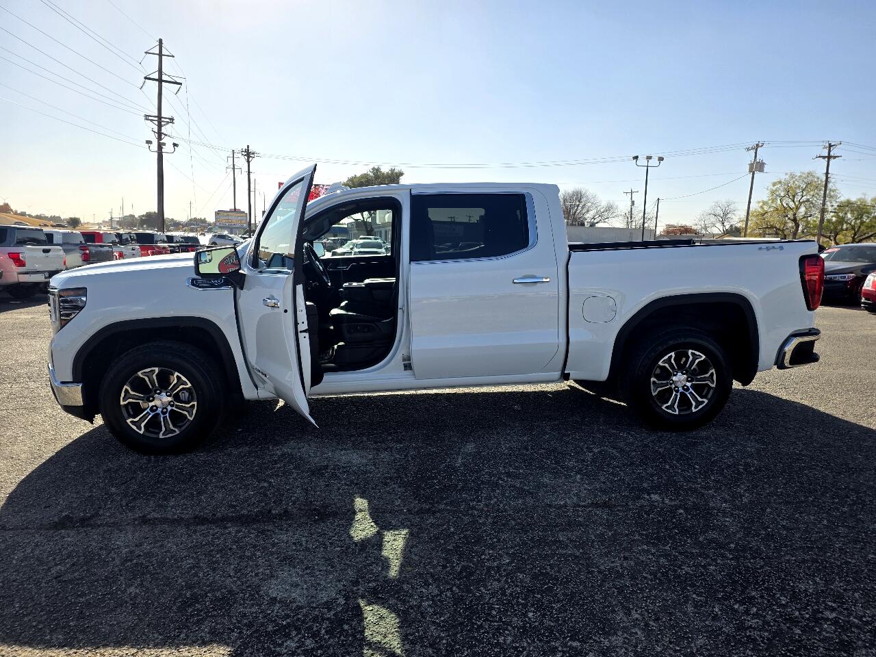GMC Sierra 1500 4WD Crew Cab 147" SLT 2024