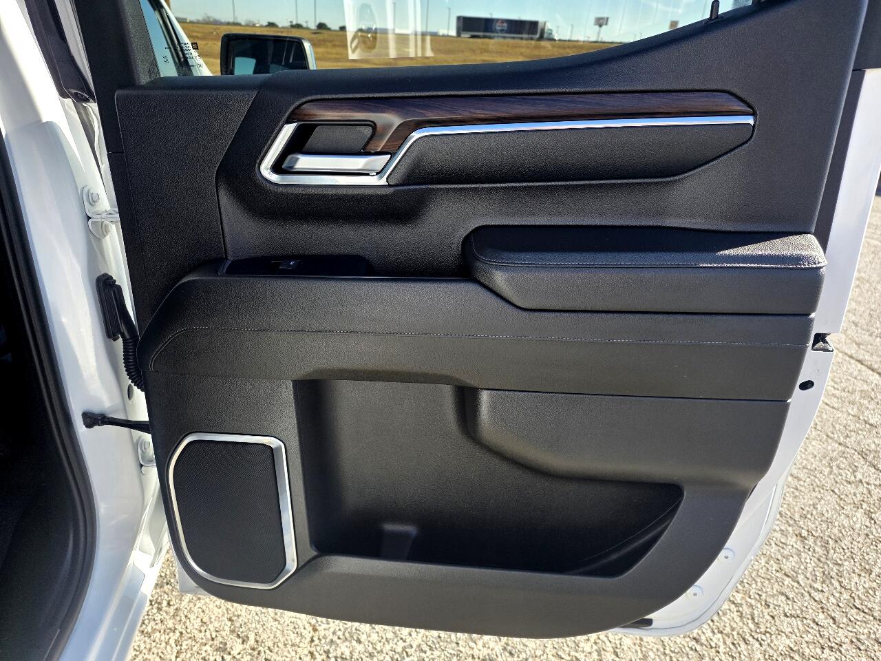 GMC Sierra 1500 4WD Crew Cab 147" SLT 2024