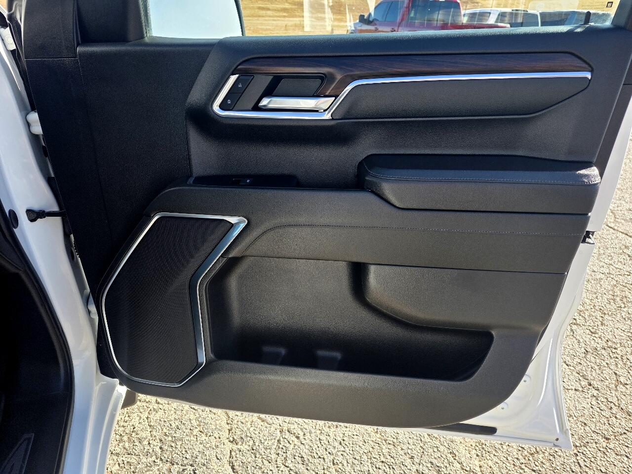 GMC Sierra 1500 4WD Crew Cab 147" SLT 2024