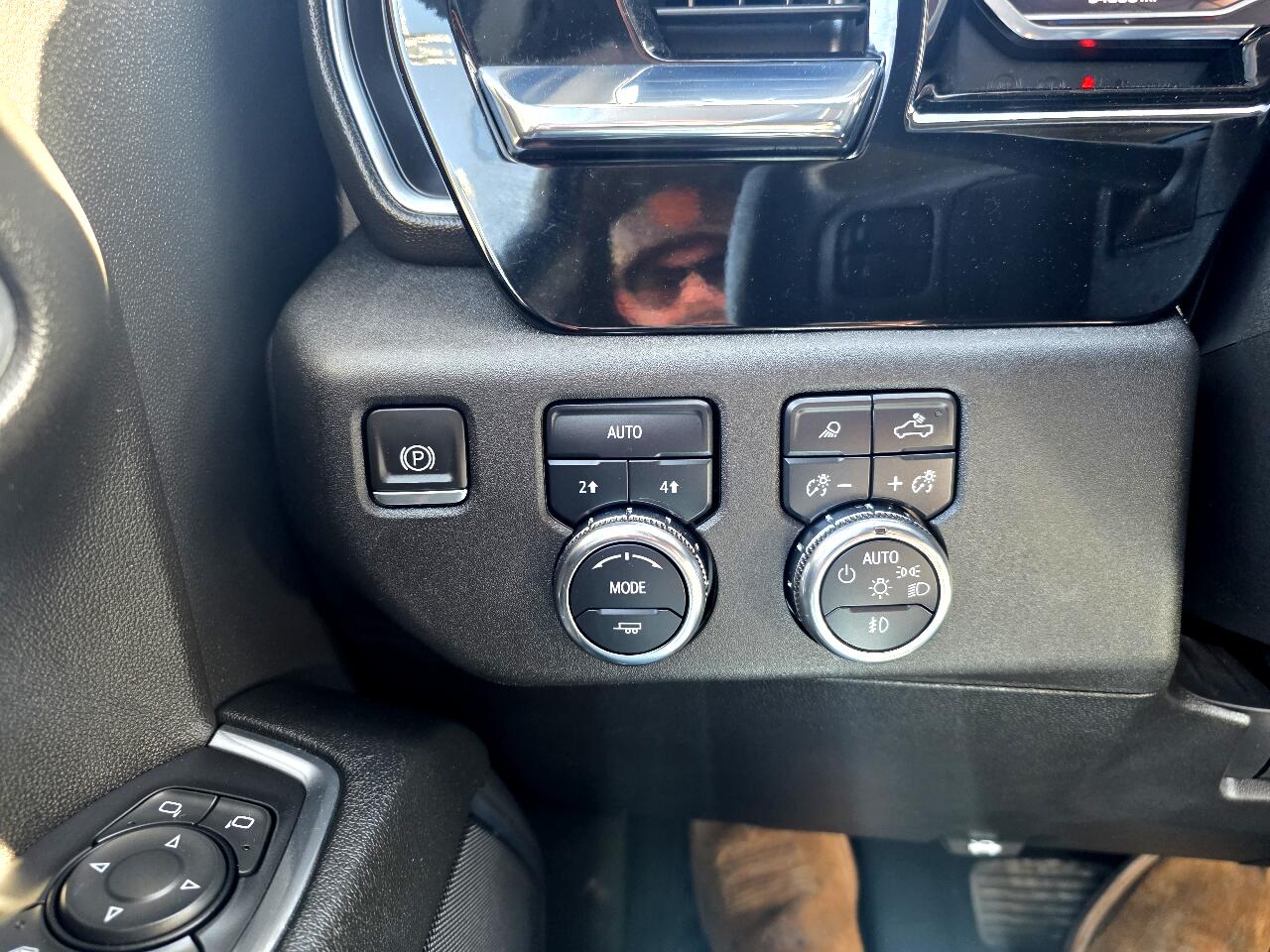 GMC Sierra 1500 4WD Crew Cab 147" SLT 2024