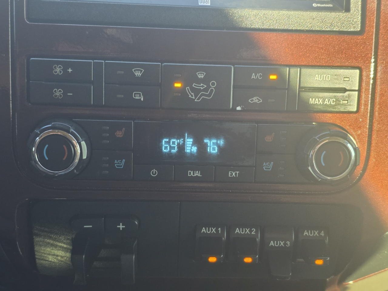 Ford Super Duty F-250 SRW 4WD Crew Cab 156" Lariat 2011