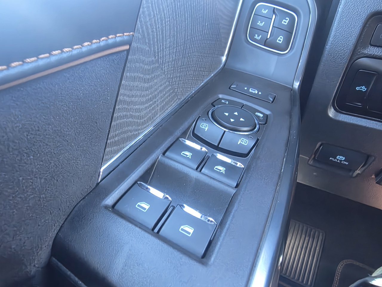 Ford Super Duty F-250 SRW Platinum 4WD Crew Cab 6.75' Box 2024