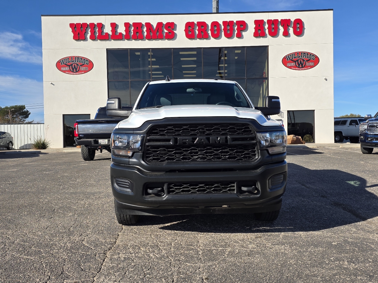 RAM 2500 Tradesman 4x4 Crew Cab 6'4" Box 2024