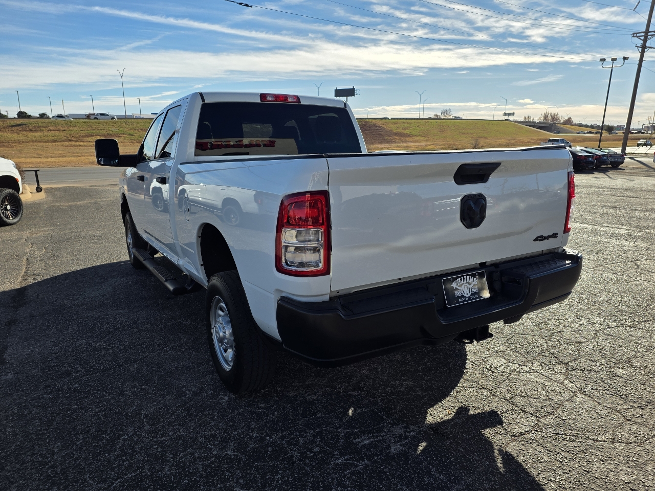 RAM 2500 Tradesman 4x4 Crew Cab 6'4" Box 2024