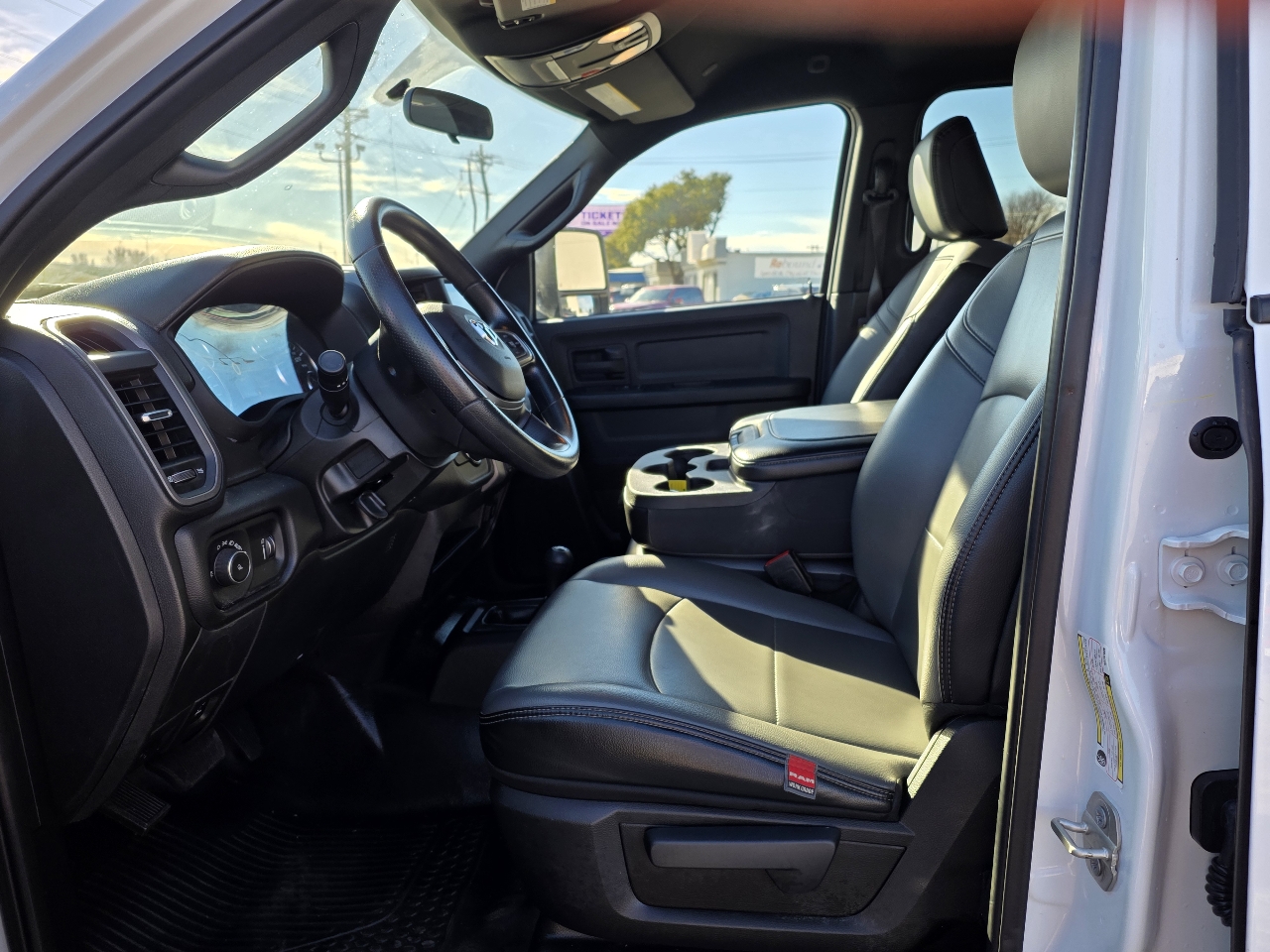 RAM 2500 Tradesman 4x4 Crew Cab 6'4" Box 2024