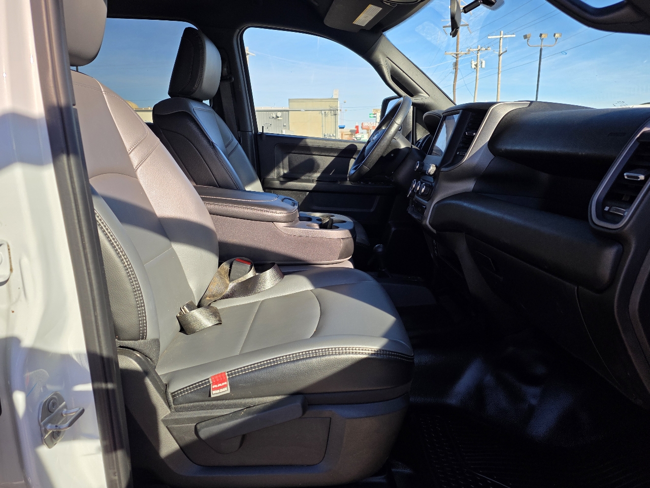 RAM 2500 Tradesman 4x4 Crew Cab 6'4" Box 2024