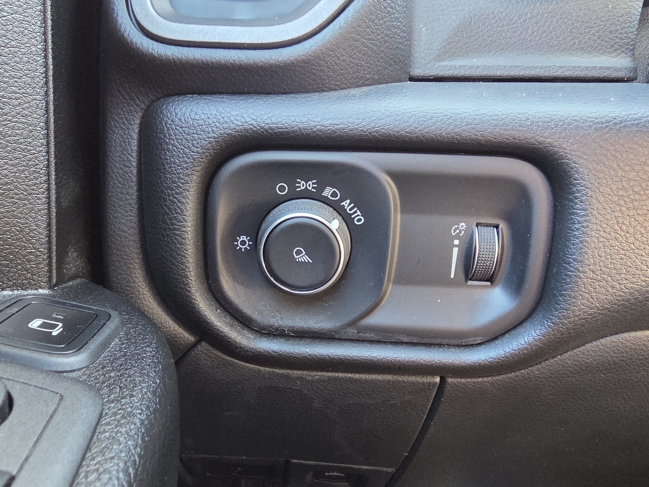 RAM 2500 Tradesman 4x4 Crew Cab 6'4" Box 2024