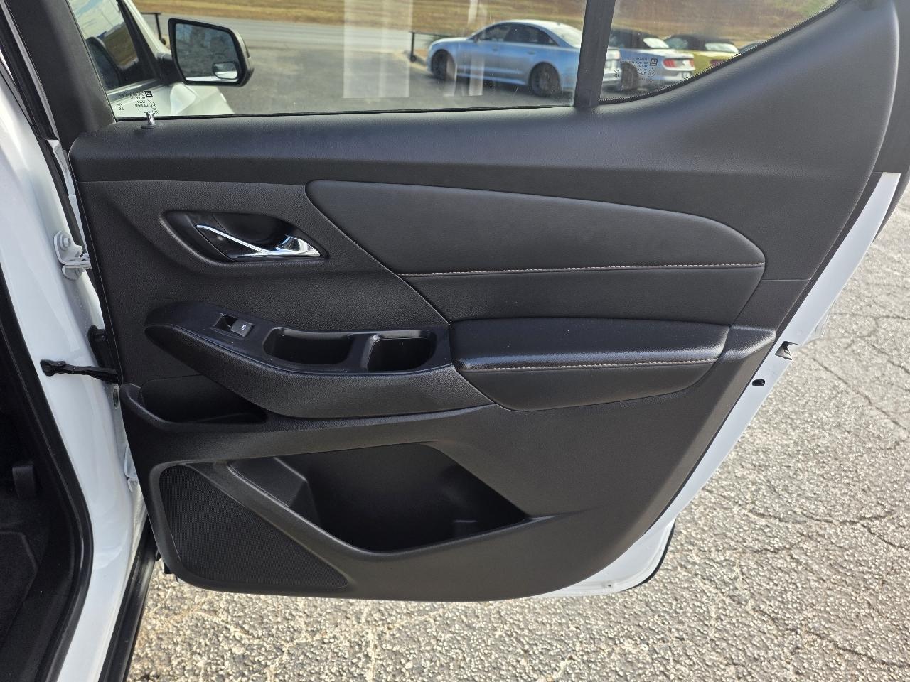 Chevrolet Traverse FWD 4dr LS w/1LS 2021