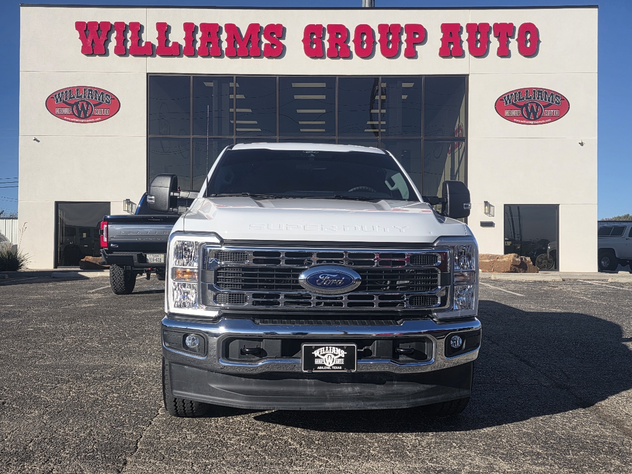 Ford Super Duty F-350 SRW XLT 4WD SuperCab 8' Box 2025