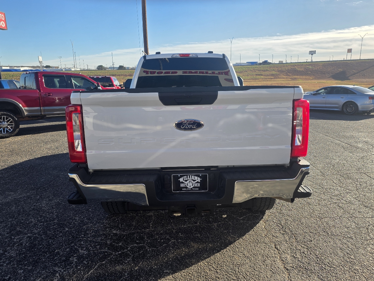Ford Super Duty F-350 SRW XLT 4WD SuperCab 8' Box 2025