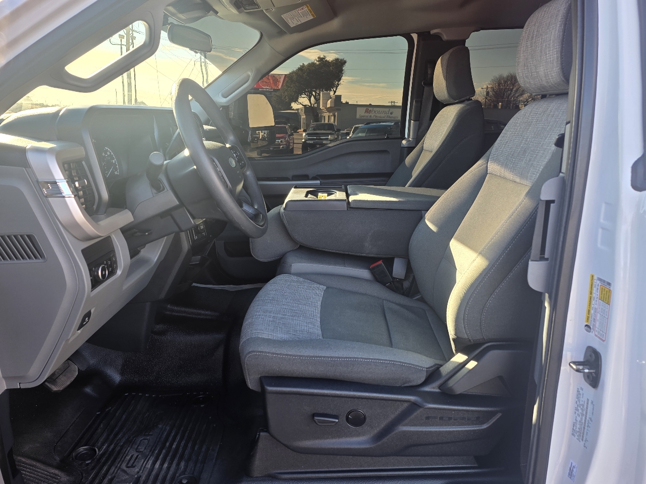 Ford Super Duty F-350 SRW XLT 4WD SuperCab 8' Box 2025