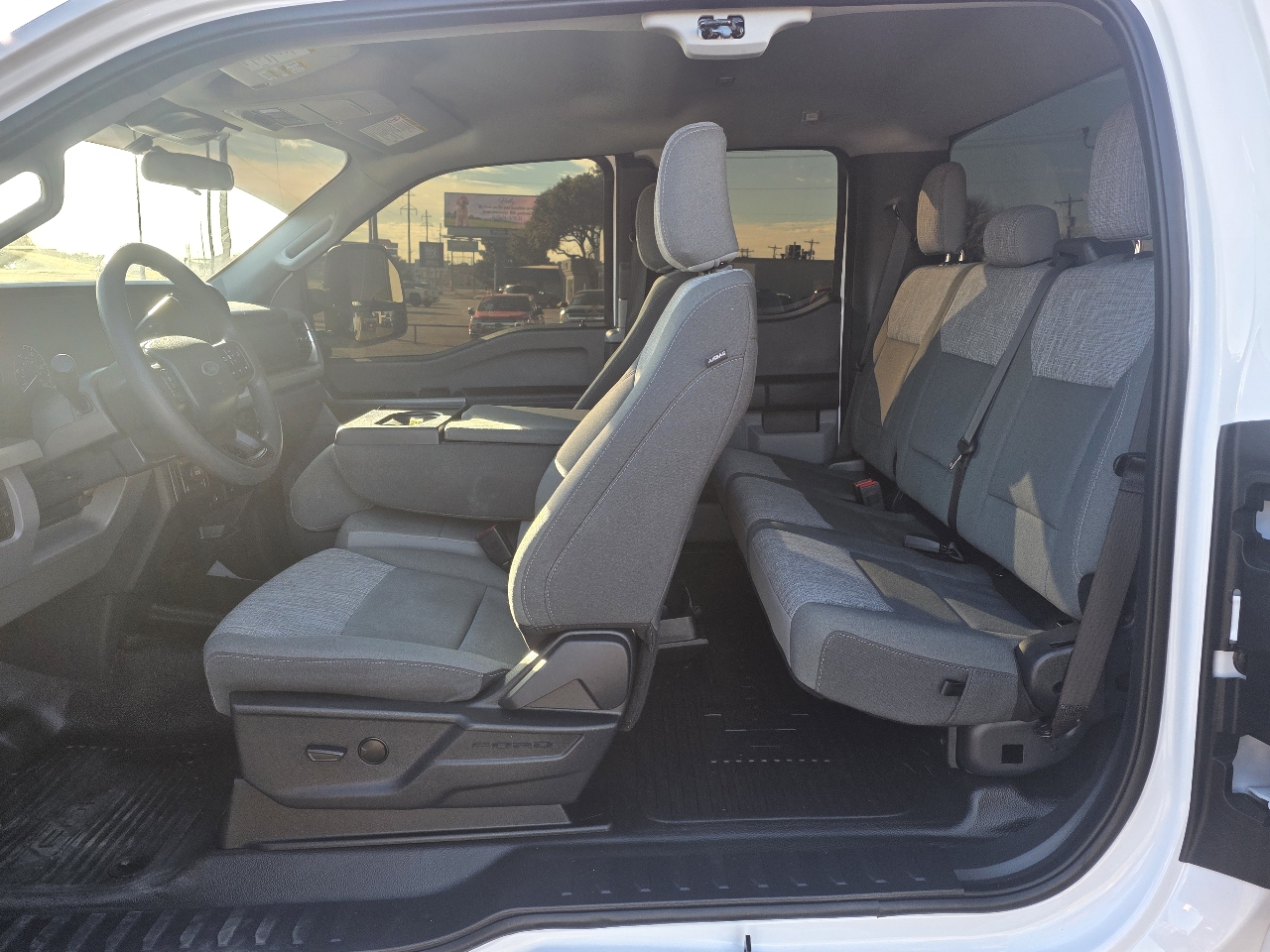 Ford Super Duty F-350 SRW XLT 4WD SuperCab 8' Box 2025