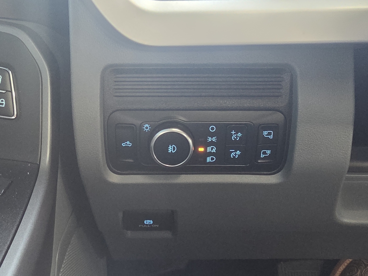 Ford Super Duty F-350 SRW XLT 4WD SuperCab 8' Box 2025