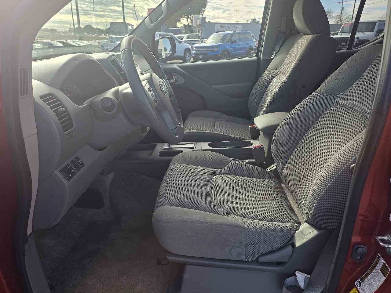 Nissan Frontier Crew Cab 4x2 SV V6 Auto 2018