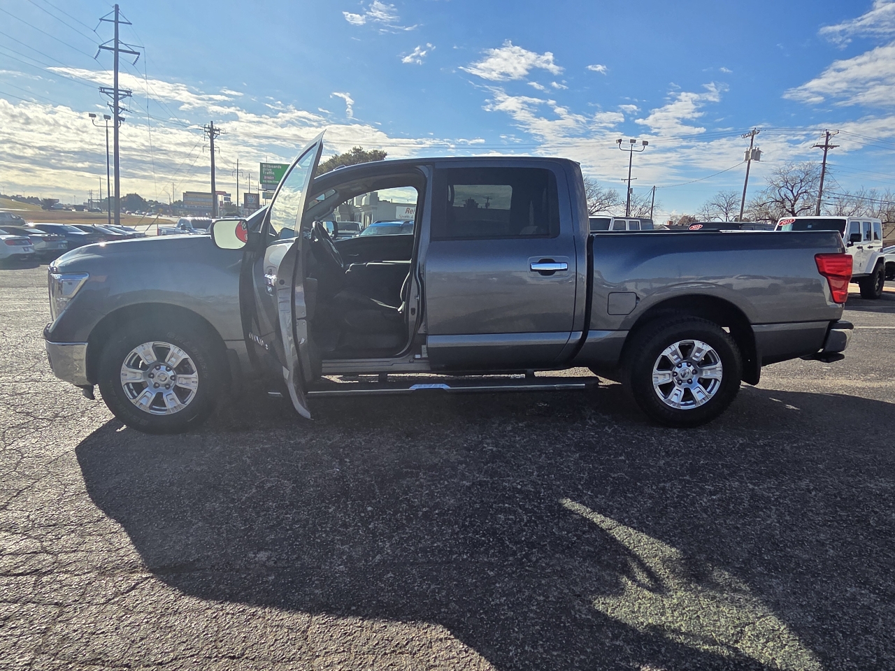 Nissan Titan 4x2 Crew Cab SV 2018