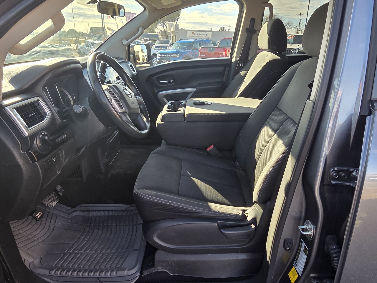 Nissan Titan 4x2 Crew Cab SV 2018