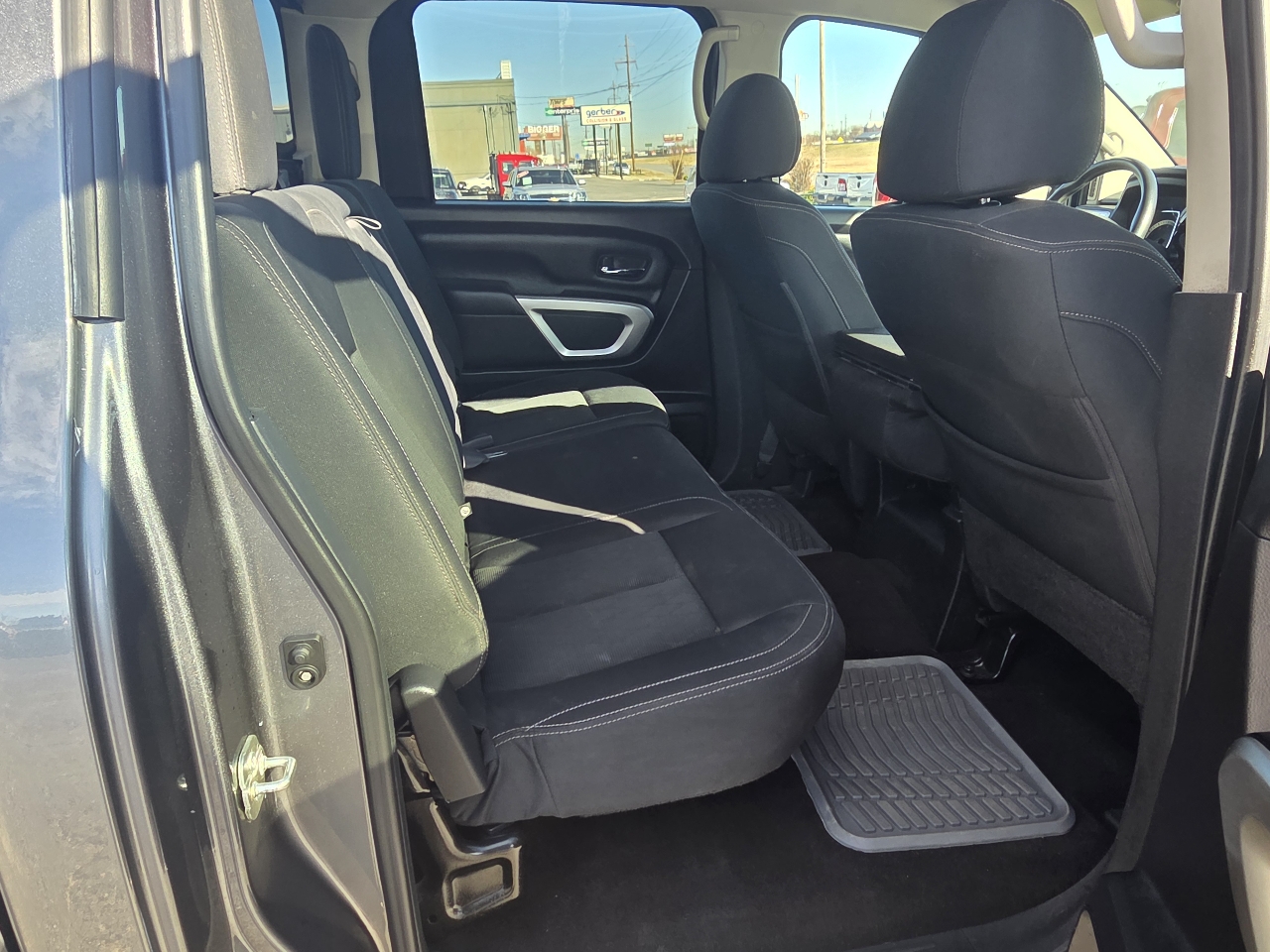 Nissan Titan 4x2 Crew Cab SV 2018