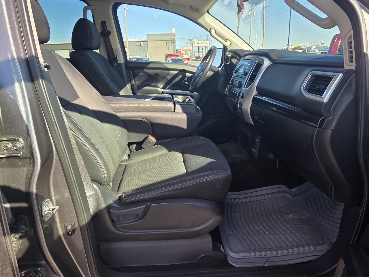 Nissan Titan 4x2 Crew Cab SV 2018