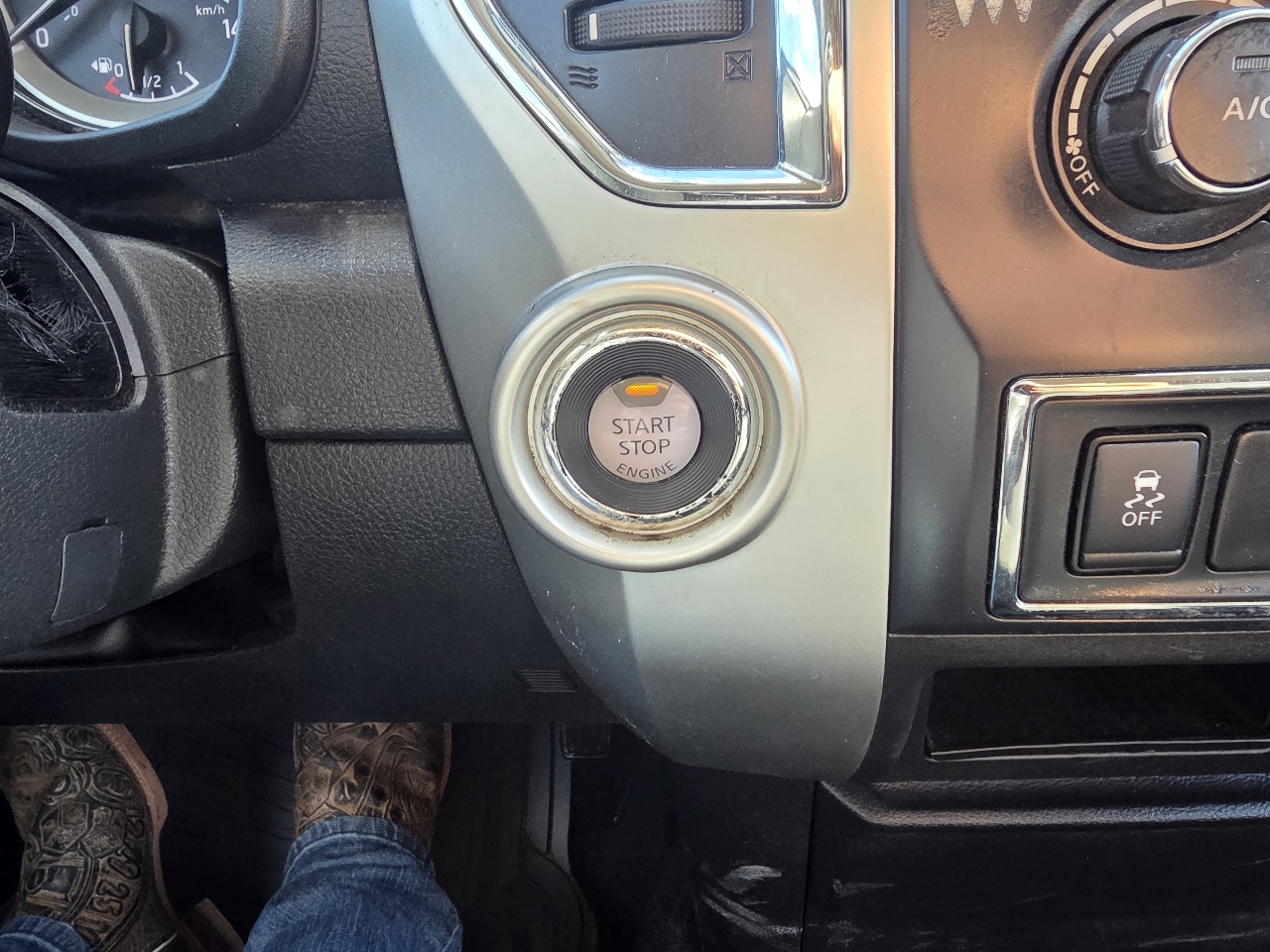 Nissan Titan 4x2 Crew Cab SV 2018