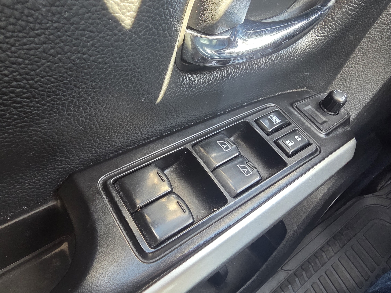 Nissan Titan 4x2 Crew Cab SV 2018