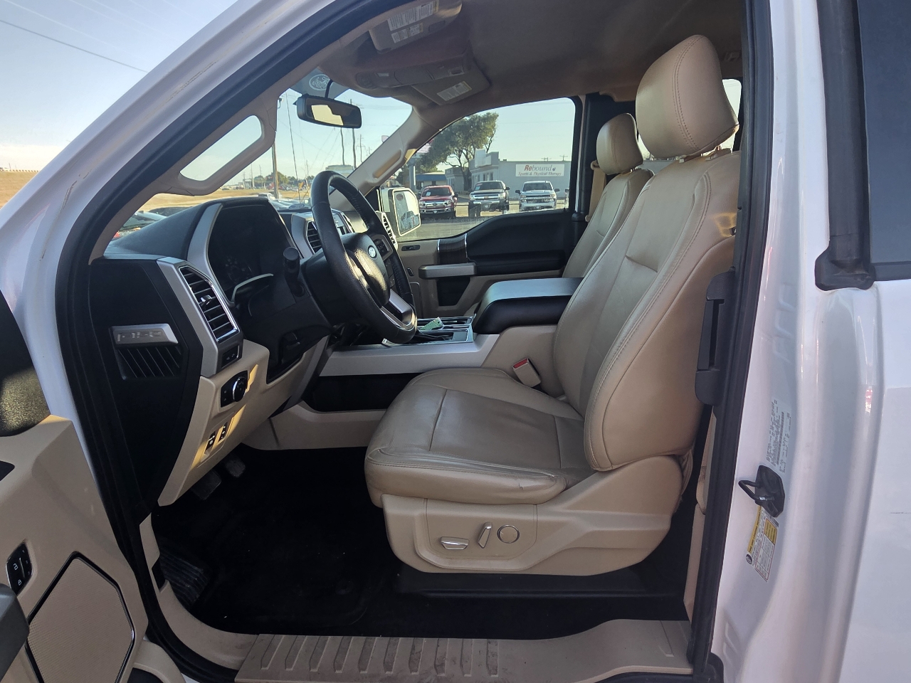 Ford F-150 2WD SuperCab 145" Lariat 2016