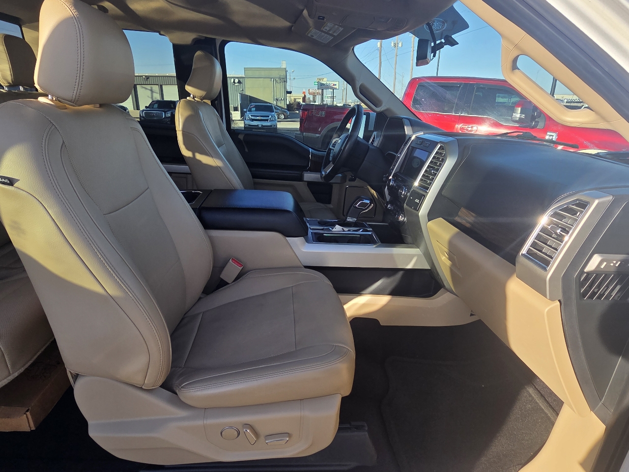 Ford F-150 2WD SuperCab 145" Lariat 2016