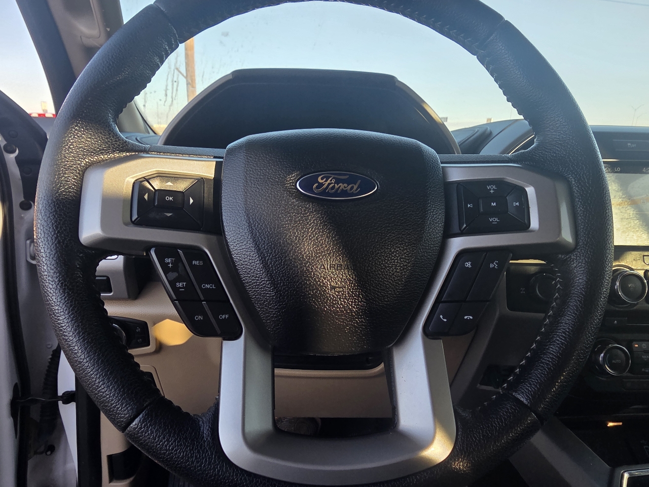 Ford F-150 2WD SuperCab 145" Lariat 2016