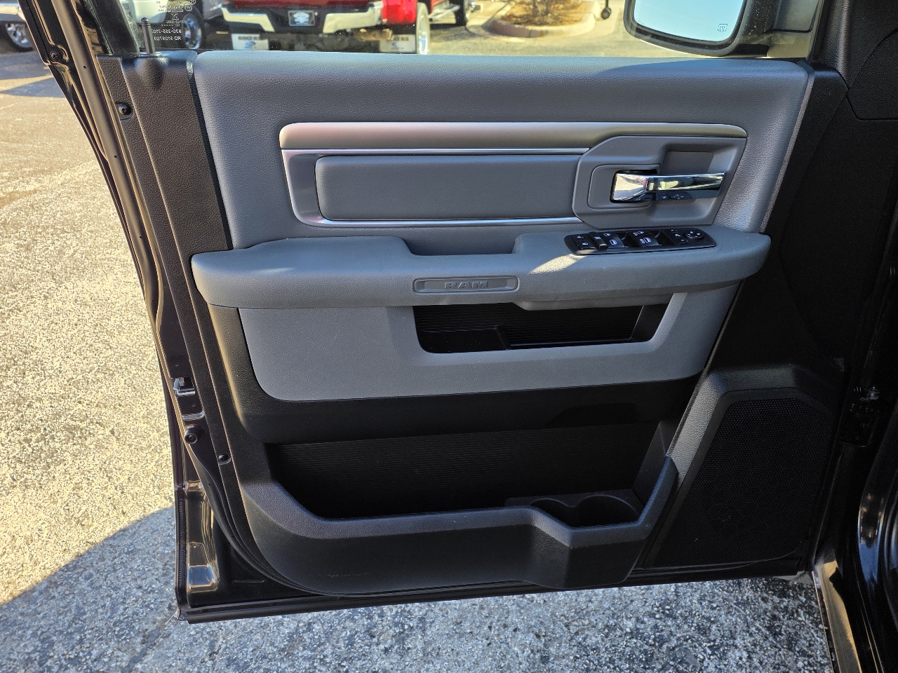 RAM 1500 Classic Lone Star 4x4 Crew Cab 5'7" Box 2019