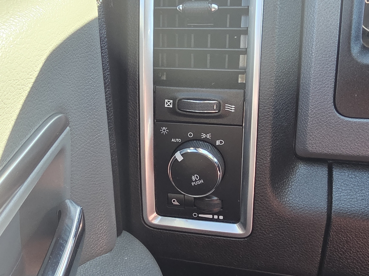 RAM 1500 Classic Lone Star 4x4 Crew Cab 5'7" Box 2019