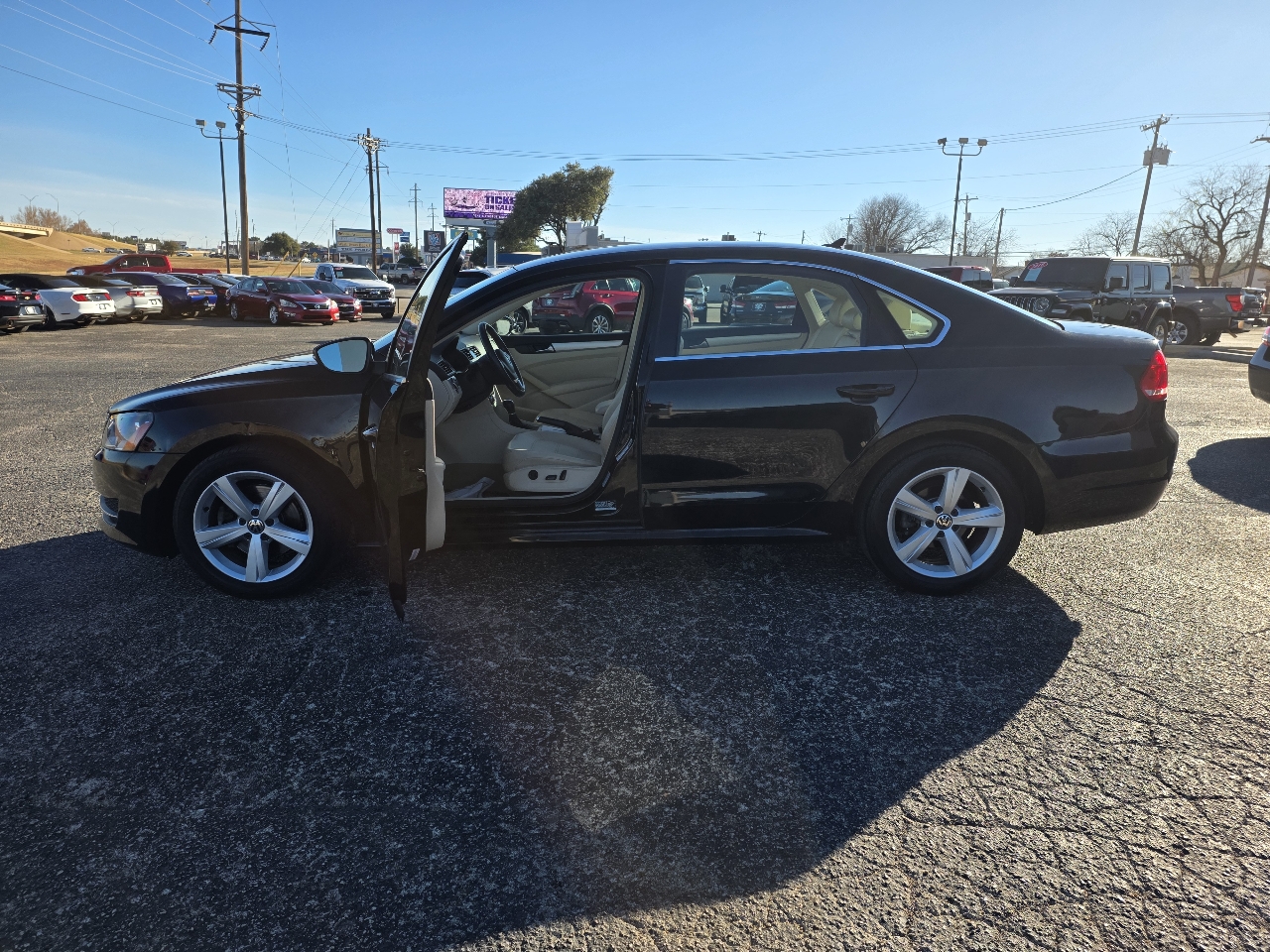 Volkswagen Passat 4dr Sdn 2.5L Auto SE 2012