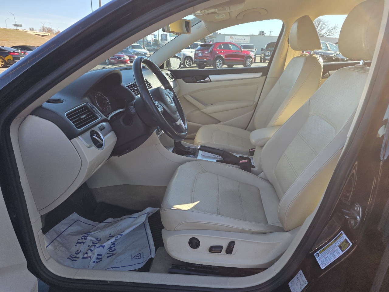 Volkswagen Passat 4dr Sdn 2.5L Auto SE 2012