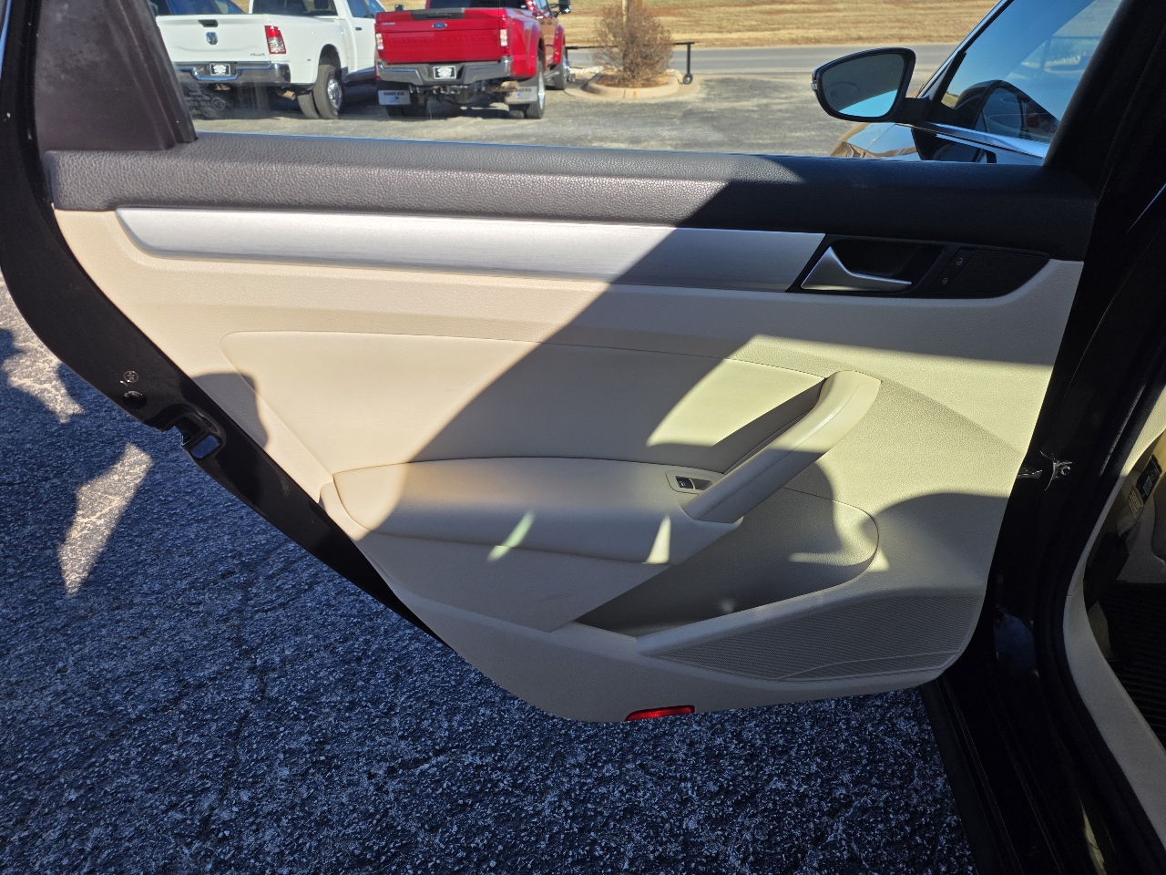 Volkswagen Passat 4dr Sdn 2.5L Auto SE 2012