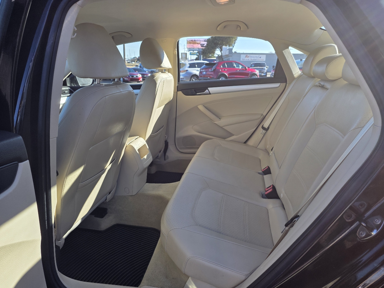 Volkswagen Passat 4dr Sdn 2.5L Auto SE 2012