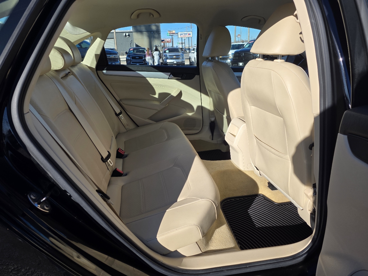 Volkswagen Passat 4dr Sdn 2.5L Auto SE 2012