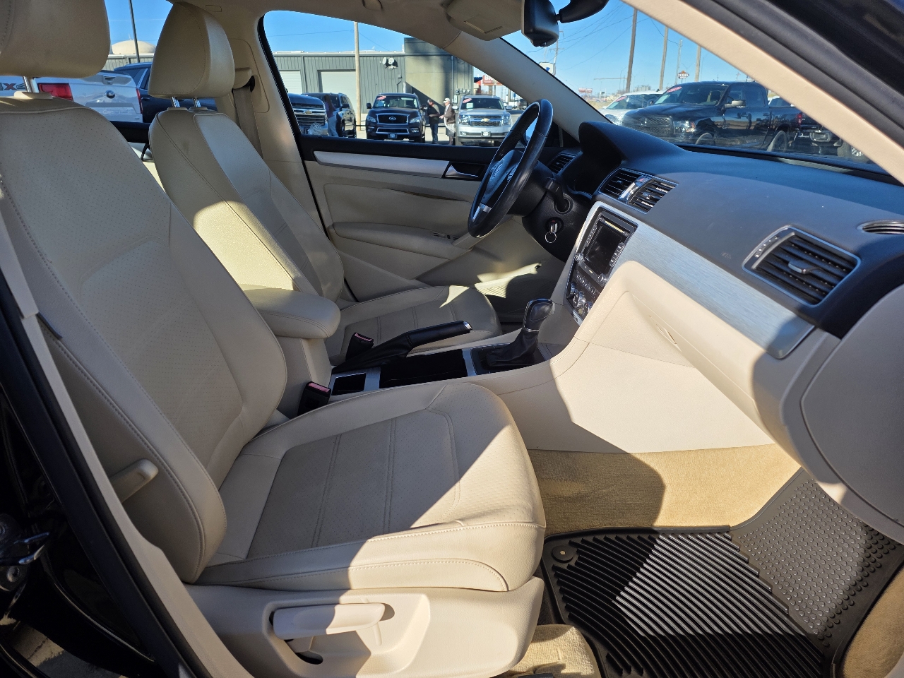 Volkswagen Passat 4dr Sdn 2.5L Auto SE 2012