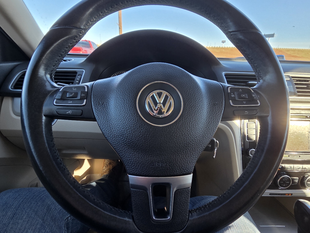 Volkswagen Passat 4dr Sdn 2.5L Auto SE 2012