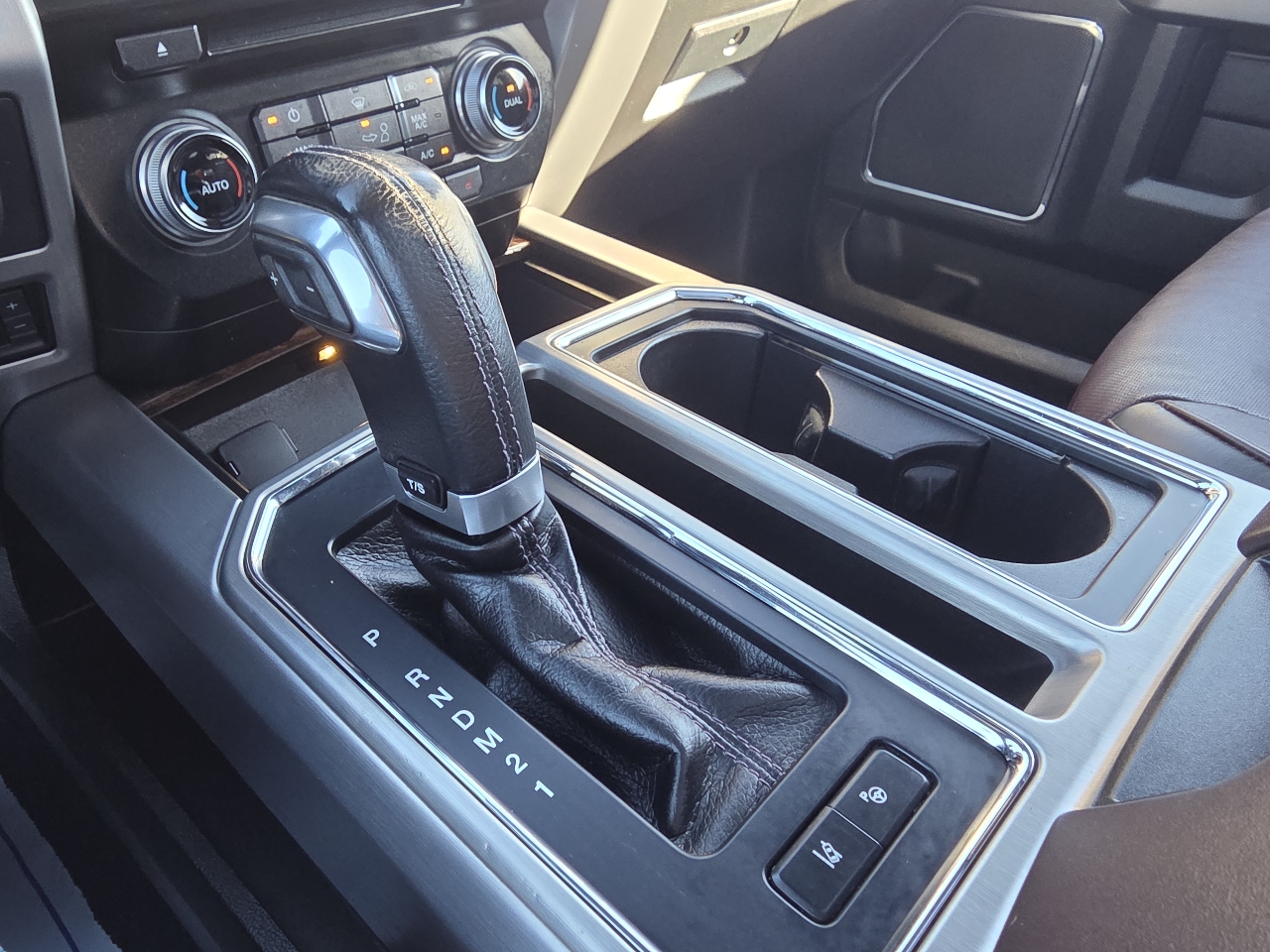 Ford F-150 4WD SuperCrew 145" Platinum 2016