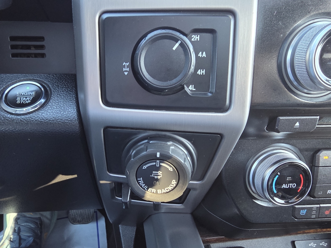 Ford F-150 4WD SuperCrew 145" Platinum 2016