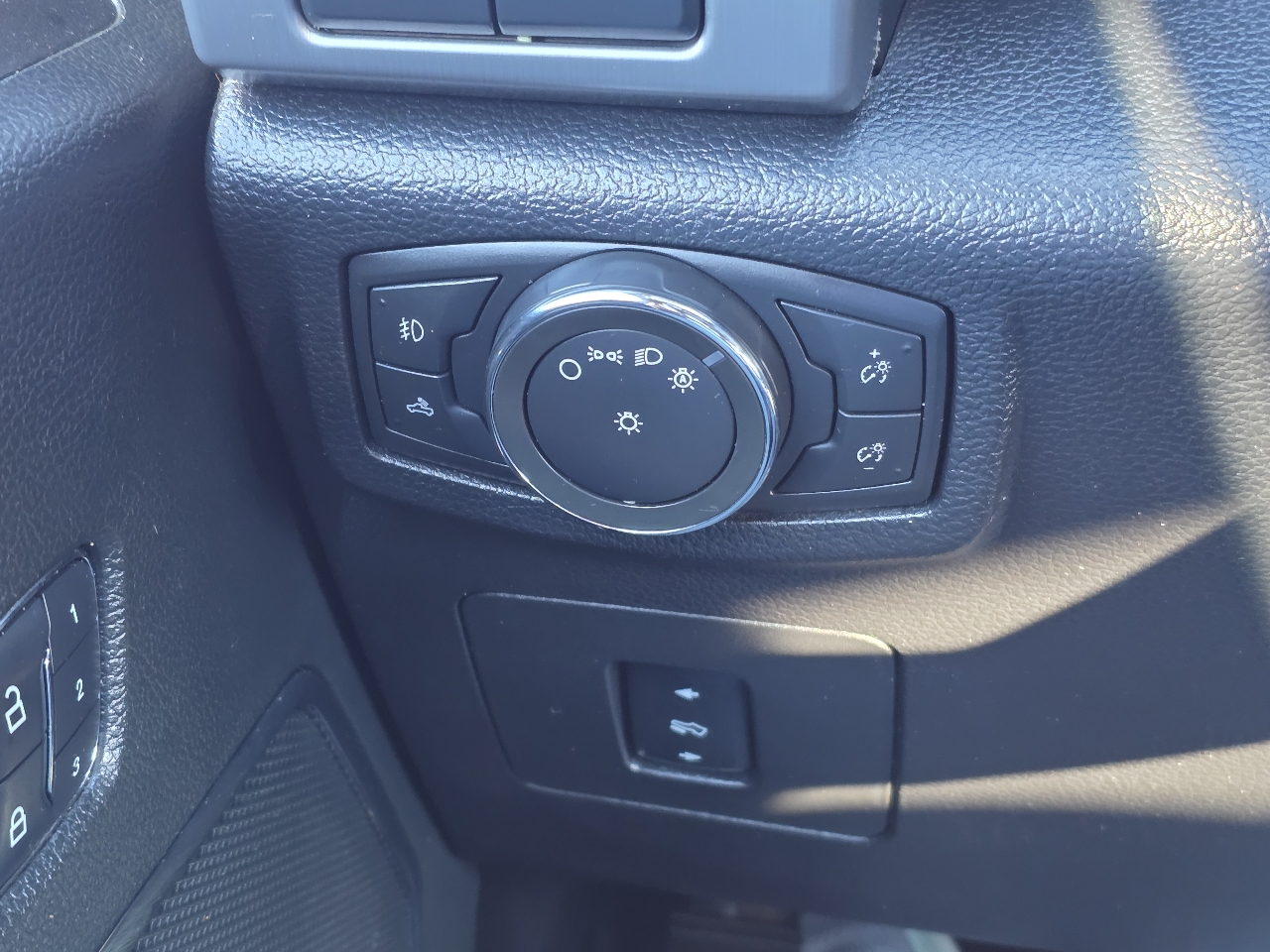 Ford F-150 4WD SuperCrew 145" Platinum 2016