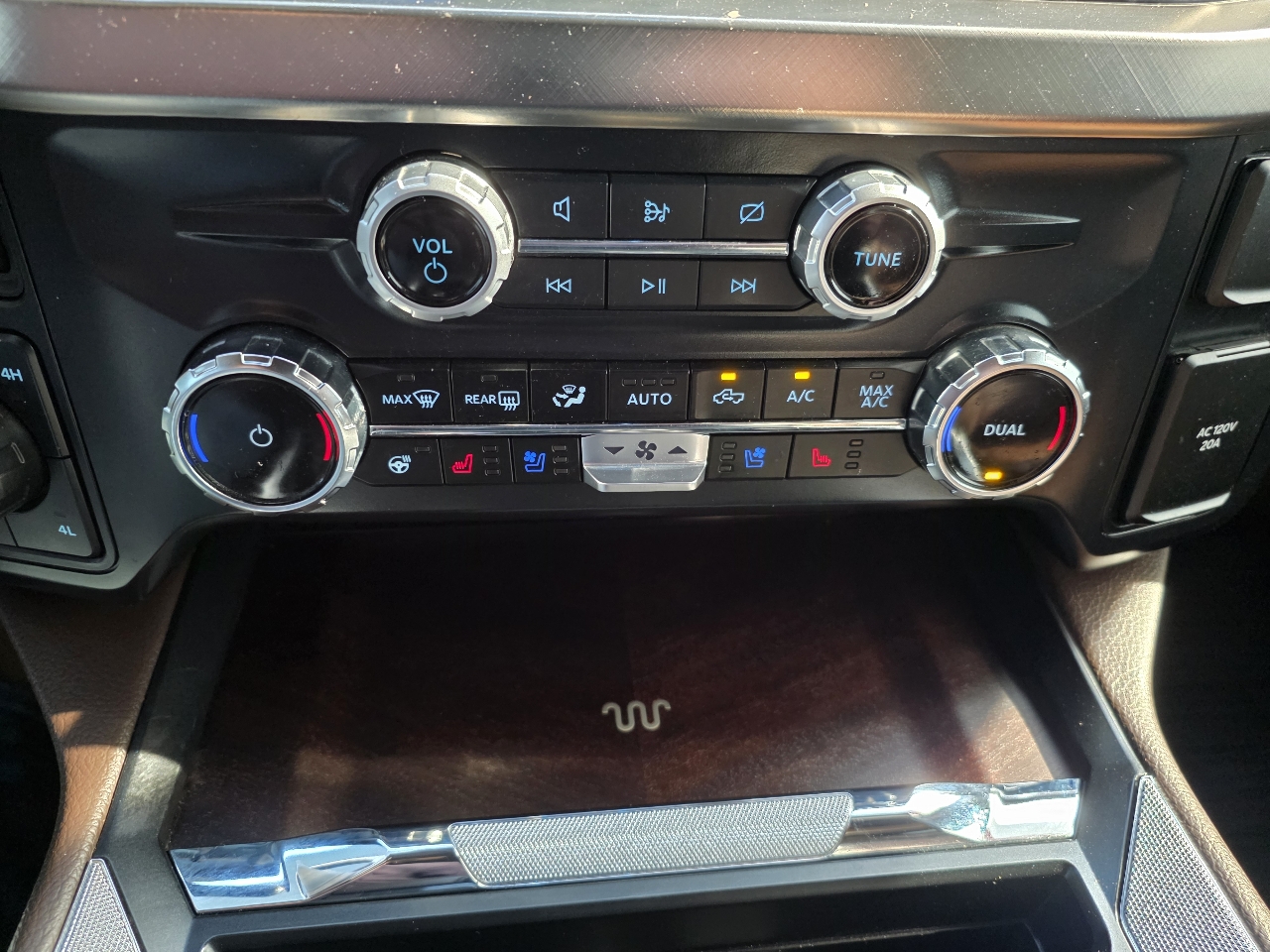 Ford Super Duty F-250 SRW King Ranch 4WD Crew Cab 8' Box 2024